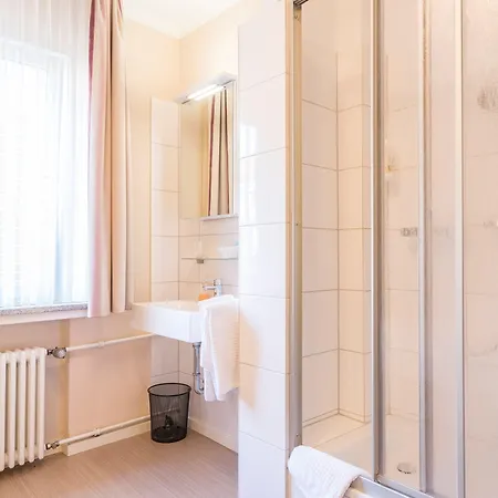 Elisabetha Garni בית הארחה 2*