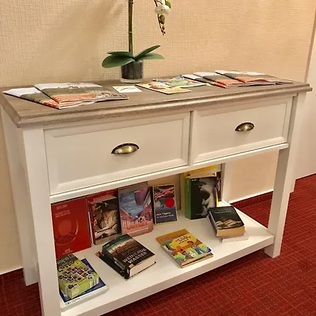 伊莉莎白萨加尔尼酒店 2*