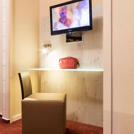 伊莉莎白萨加尔尼酒店 2*